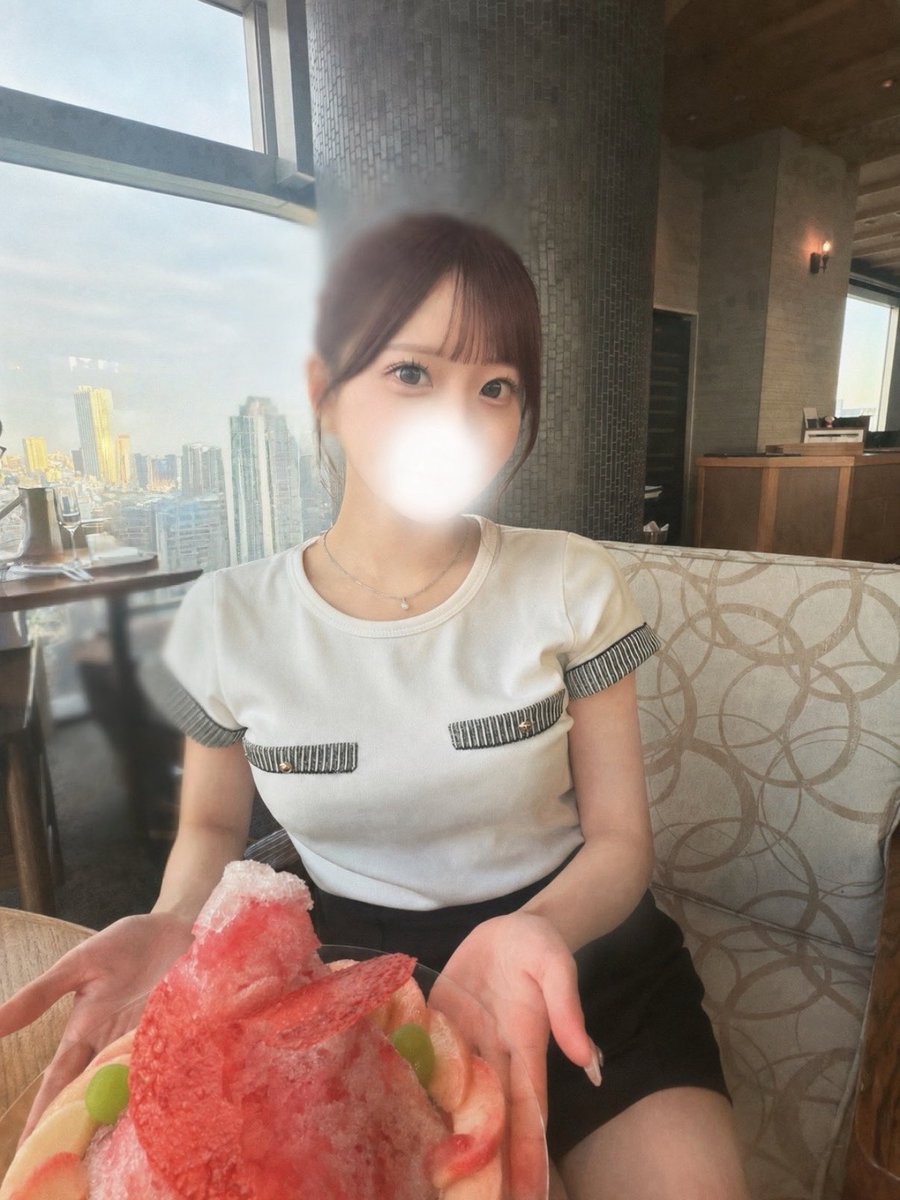 OooxoPyon's tweet photo. 大きいかき氷🍑🤍 https://t.co/GK7NZYRGPT