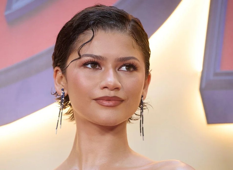 jeene2yaar's tweet photo. Rumors have claimed that Zendaya Slept with the Male lead to get the role of MJ in spiderman https://t.co/xLTjL1qPOy