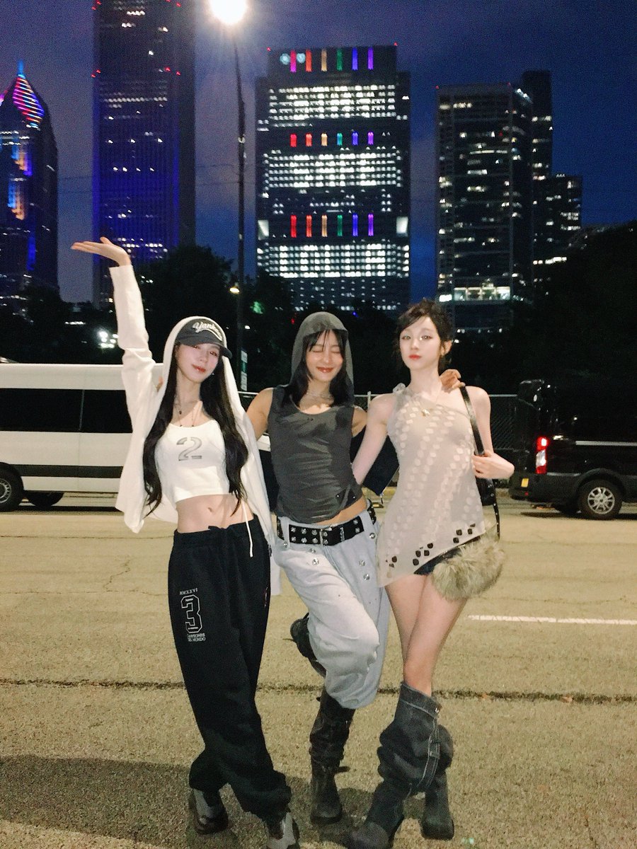 NichaBrasil's tweet photo. [IG FEED] min.nicha

🖇 https://t.co/NYnzB3XQhQ

“Fim de semana bem aproveitado com as meninas no Lollaaaapaloooooozaaaaaaa 😝🙌🏼🎶”

#MINNIE #민니 
#MINNICHAGRAM https://t.co/O9CodJRD5C