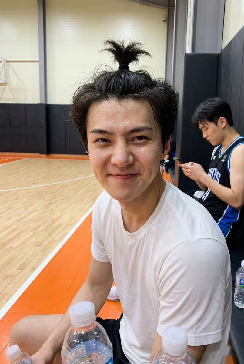mo_0o0y's tweet photo. 이것뭐에요? 같은 사과머리인데 왜 이렇게 다른것이니
한쪽은 빨간 사과고 한쪽은 풋사과같음🍎🍏 https://t.co/PGOzDwvCQ0