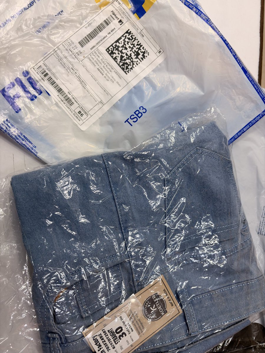 advrohiitgupta's tweet photo. My two orders IDs ⬇️
OD438242018589520100 
OD438241688722593100

My wrong product delivery is allegedly rejected and put on hold, this is very pathetic and unacceptable customer service, where one pays for a genuine product and gets wrong product

@Flipkart @flipkartsupport https://t.co/e1YMqCjCeT