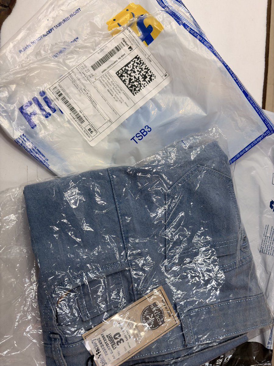 advrohiitgupta's tweet photo. My two orders IDs ⬇️
OD438242018589520100 
OD438241688722593100

My wrong product delivery is allegedly rejected and put on hold, this is very pathetic and unacceptable customer service, where one pays for a genuine product and gets wrong product

@Flipkart @flipkartsupport https://t.co/e1YMqCjCeT