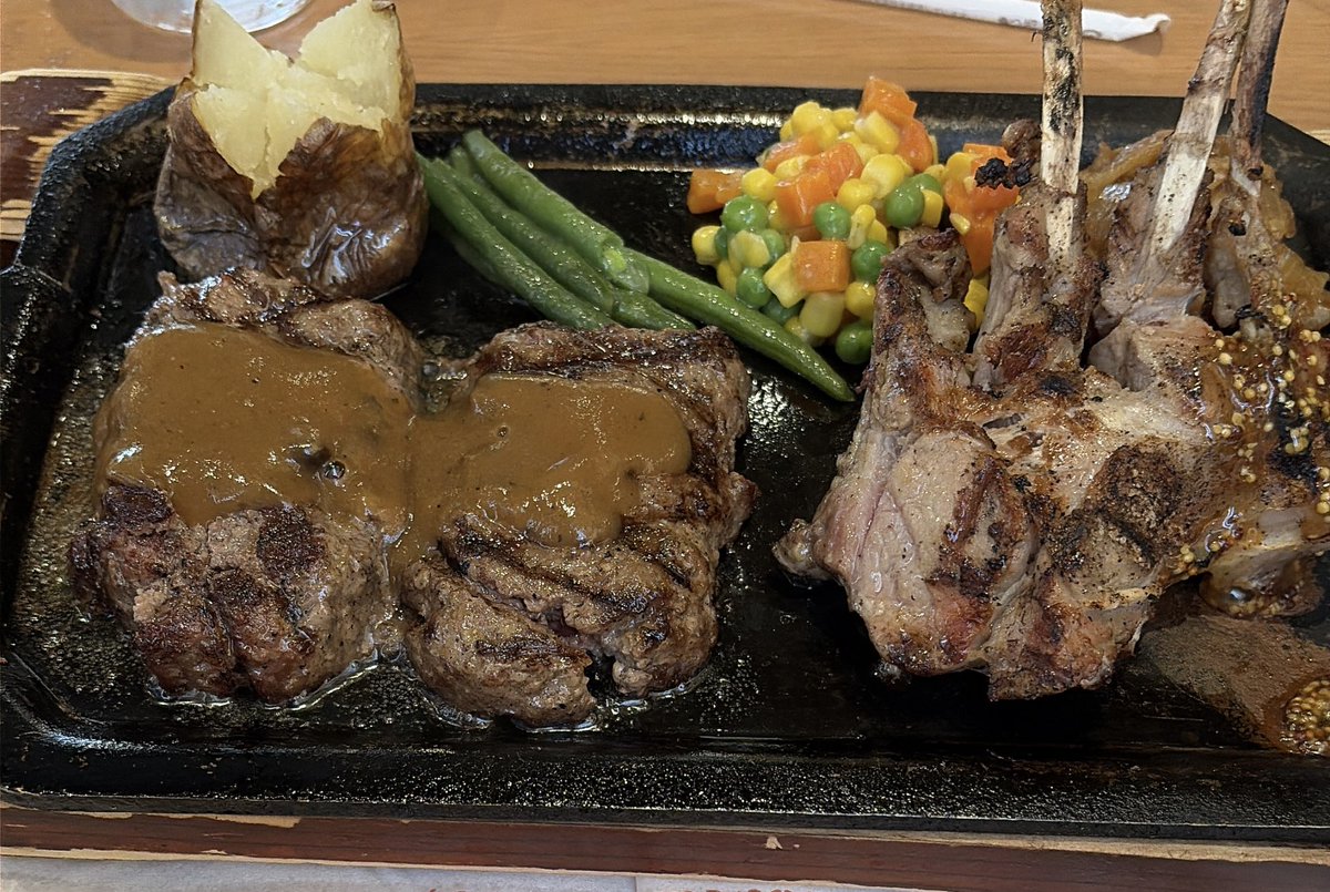 paspg080295's tweet photo. 肉塊が食べたくなったから、横浜市民としてハングリータイガーだぜ。
お腹いっぺぇ。 https://t.co/8qZnY9YmOM