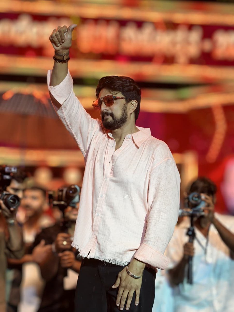 MaluruKsss's tweet photo. ರಾಮನಗರ ಶ್ರೀ ಚಾಮುಂಡೇಶ್ವರಿ ಕರಗ ಮಹೋತ್ಸವ ಕಾರ್ಯಕ್ರಮದಲ್ಲಿ ಅಭಿನಯ ಚಕ್ರವರ್ತಿ ಕಿಚ್ಚ ಸುದೀಪ ಅಣ್ಣ ಭಾಗಿಯಾಗಿದ್ದರು 😍

@KicchaSudeep

#ಕಿಚ್ಚಸುದೀಪ #KichchaSudeepa #KicchaSudeep #ramanagarakaraga #chamundeshwarikaragara #ramanagara #maluru #maluruksss https://t.co/eSLiMY6wiJ