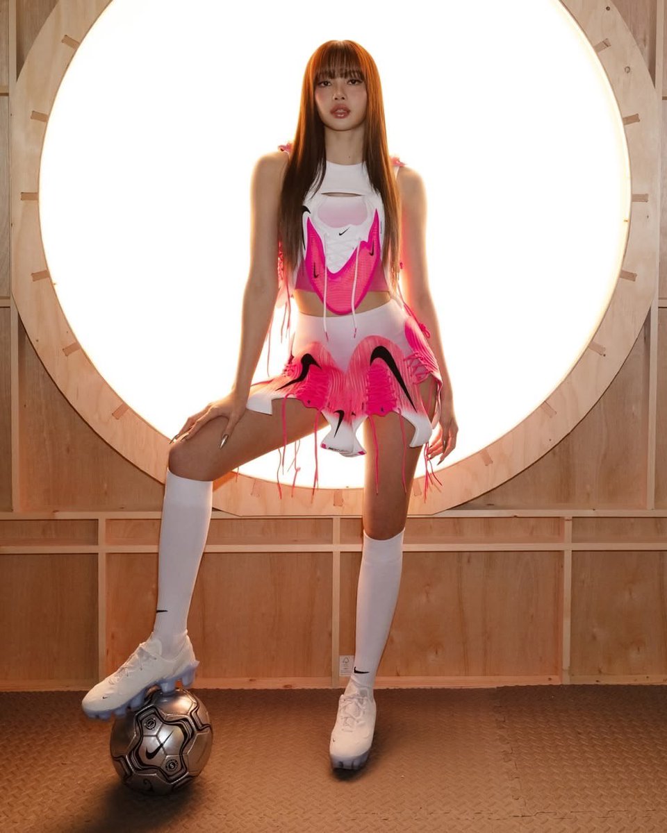lalisaturkiye_'s tweet photo. Lisa'nın yer aldığı iki reklam, EYECANDY AWARDS “Yılın Reklamları (2026)” ödülünü kazandı

- NIKE “RIP THE SCRIPT”
- NIKE x NikeSKIMS İlkbahar ’26

#LISA | @wearelloud https://t.co/l9YavO0Nwx
