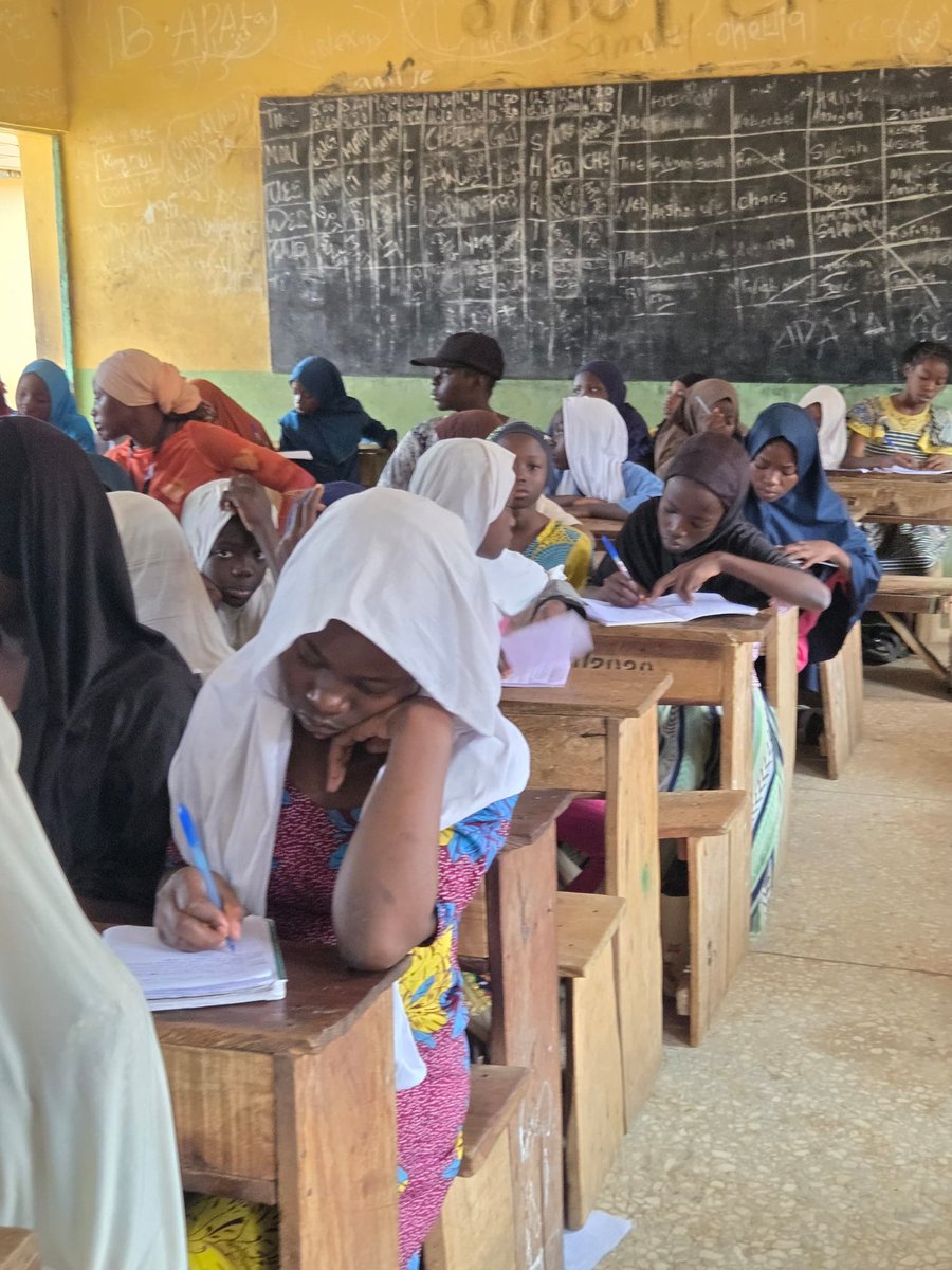 sasfoundationgr's tweet photo. The SAS Summer School project continued with another engaging session at GDSS Oke Aluko, Ilorin! 📚

Students participated in interactive sessions focused on building leadership and life skills, while facilitators and volunteers held engaging discussions to keep motivation high.

The SAS Foundation remains committed to providing quality educational support to every child.

#SASFoundation ✨
FÚN ÀṢEYỌRÍ ÀWỌN ÈYÀN WA