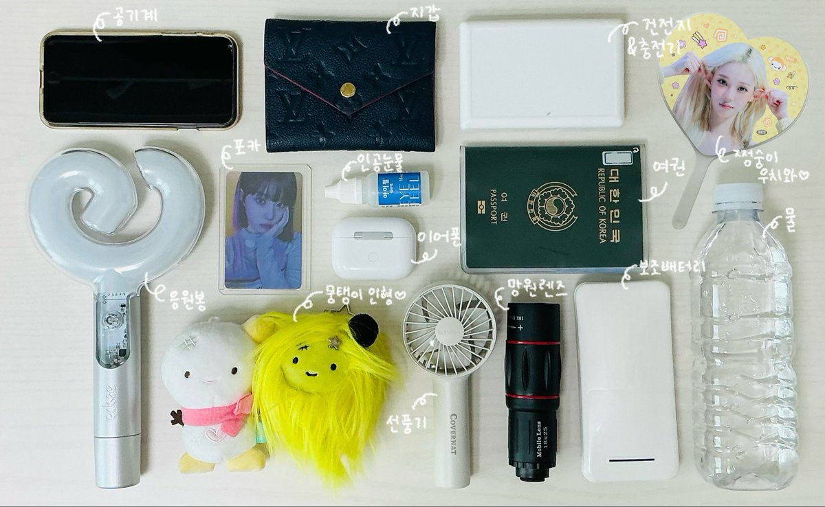 minmoag's tweet photo. aespa LIVE TOUR - SYNK : 
COMPLæXITY  D-3 ⋆｡˚✩

What's in my concert bag ദി(៸៸›ᴗ‹៸៸ ) https://t.co/z3hp24p3W1