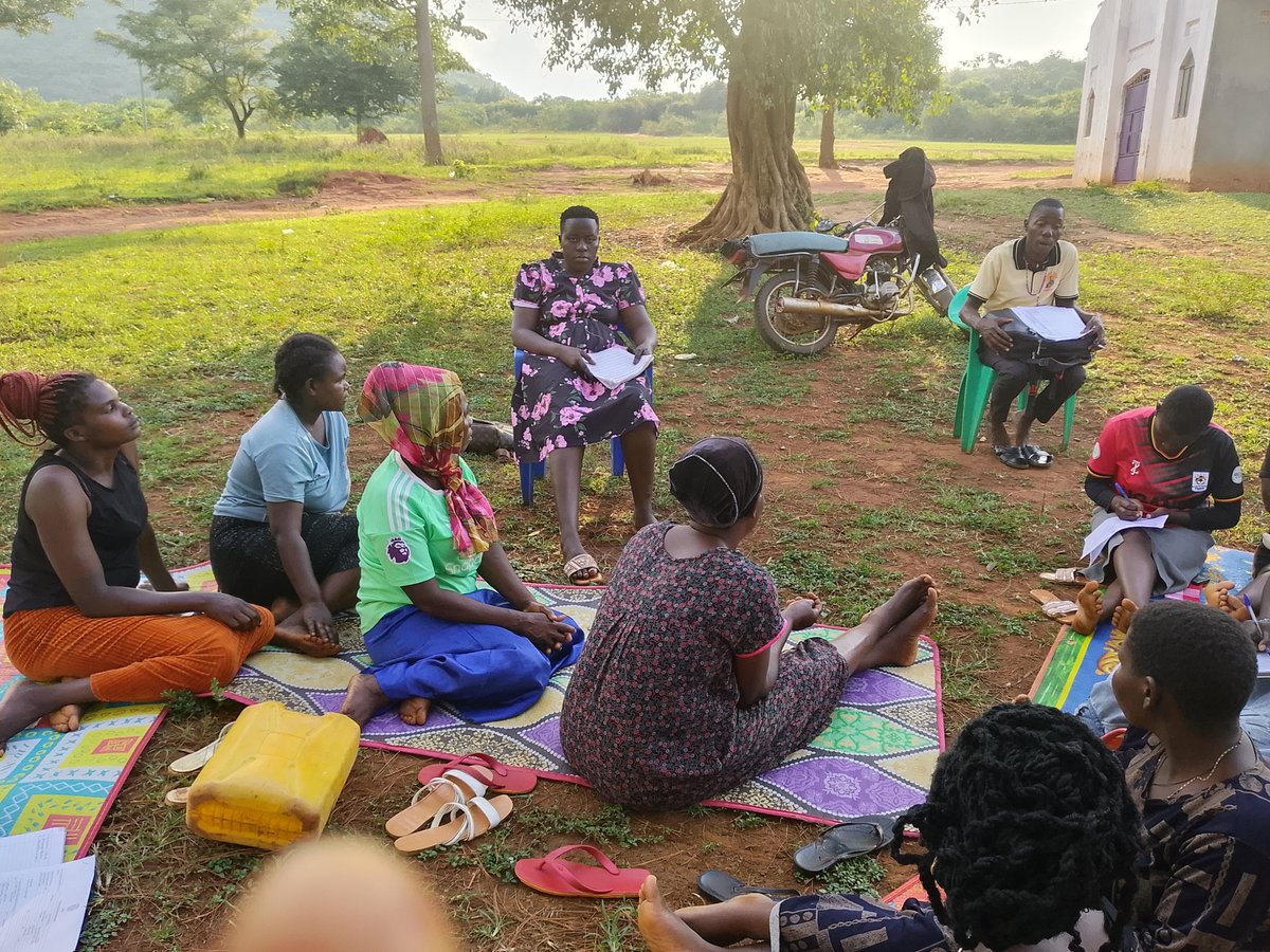 Gloriab57116595's tweet photo. Healing happens under trees too. 🌳

Community dialogues save lives. 
When we talk openly about health, HIV, TB, and SRHR, stigma has no space to grow.

Everyone deserves safe spaces to learn, ask questions, and be supported.
Let’s take these conversations to schools too.#UNYPA https://t.co/NN2aRZ8f70