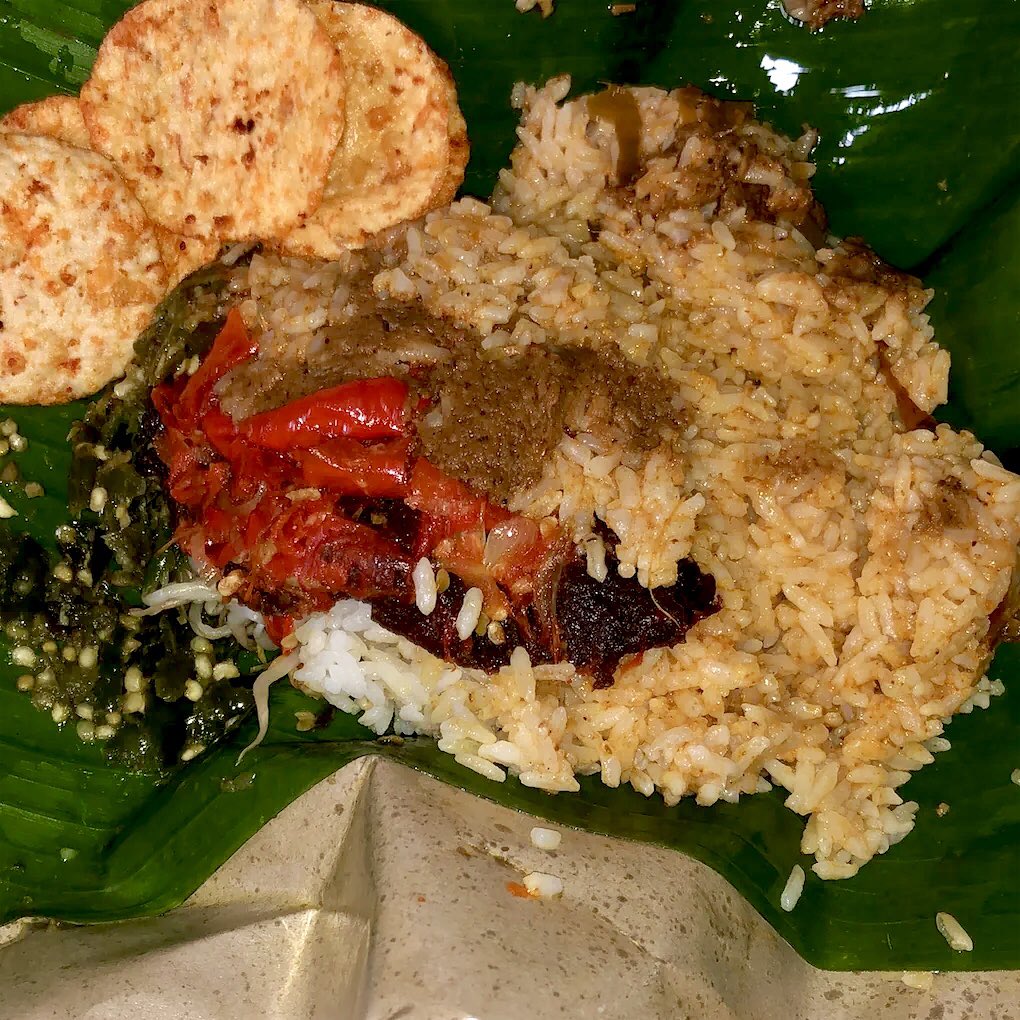 tarolicious22's tweet photo. jadinyaa beli naspad aja gess so yummyyy, jangan lupa makan siang guysss😁 https://t.co/kwNRbyMNLc
