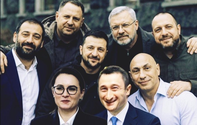 tarakan9888's tweet photo. Вкраїнчики, вам подобається? Це ще не вечір. І, головне, ми не збираємось вас захищати, ми зайняті, пиздити гроші дуже клопітка справа, нам не до вас. Ви самі обрали нас так що не плачте, дохніть мовчки. Слава Зеленському! Він вам напиздів, що гірше не буде. Буде! https://t.co/ikxdKautRl