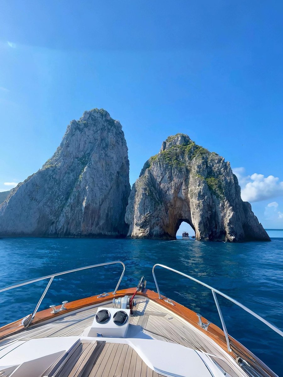 Dea_rBoss's tweet photo. Capri, Italy. Where summer feels timeless. https://t.co/3uZ016TX32