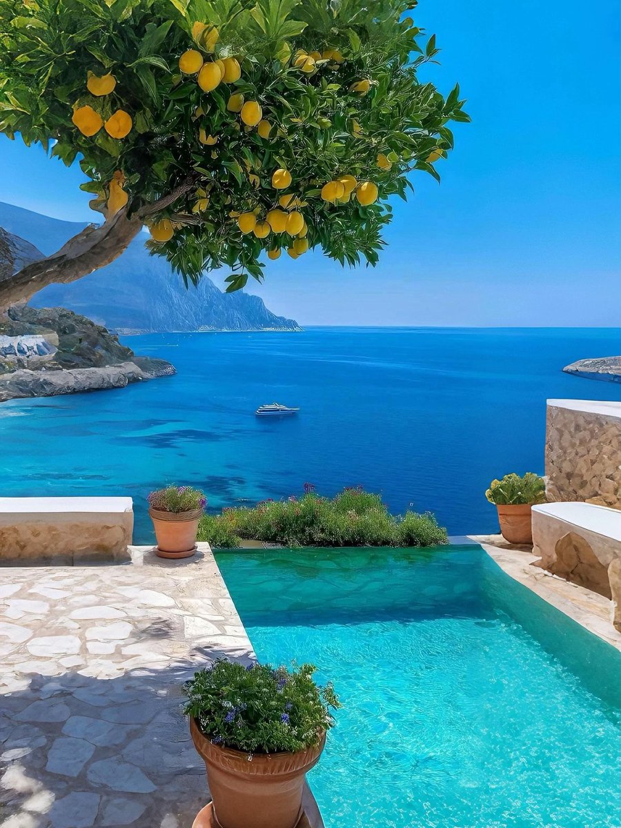 Dea_rBoss's tweet photo. Capri, Italy. Where summer feels timeless. https://t.co/3uZ016TX32