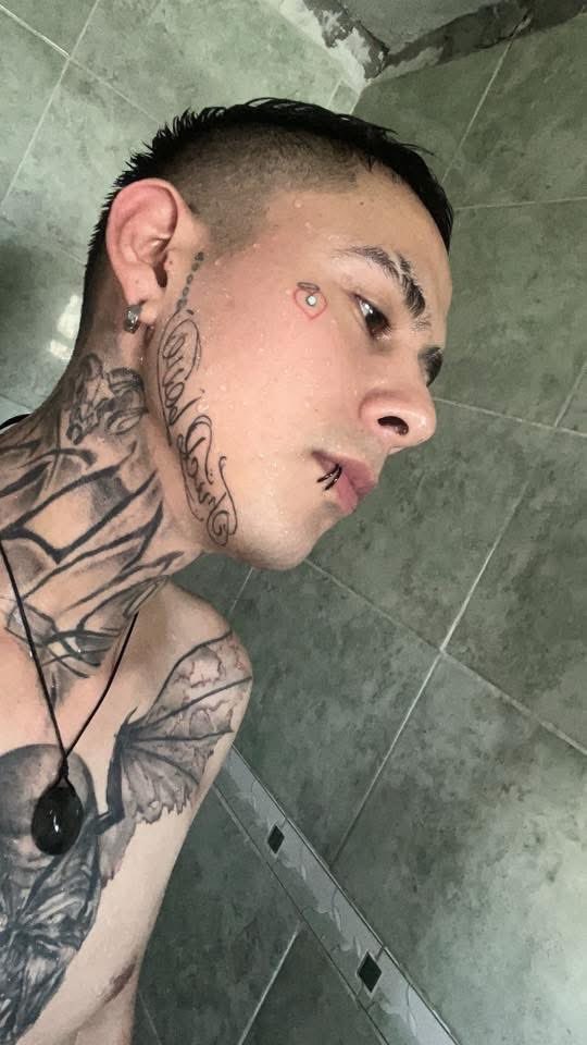 LiamPerezft's tweet photo. Machetes, según es bi dicen que jalaba antes https://t.co/JI5AoulSkZ