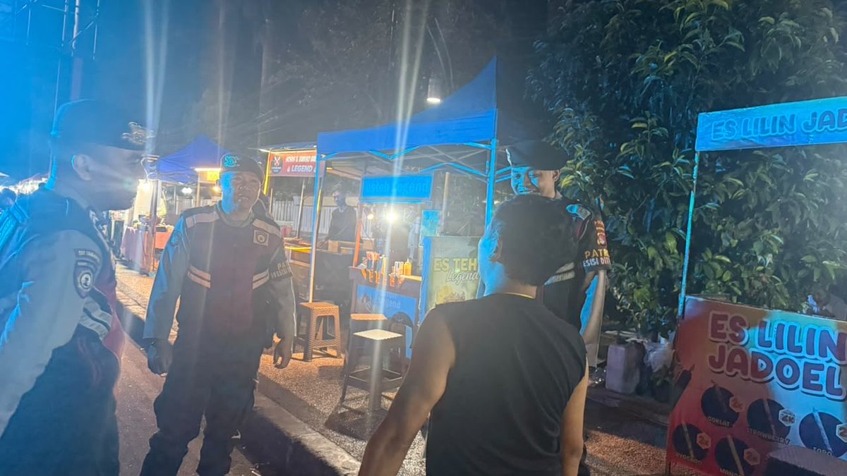 SabharaBatu's tweet photo. Unit Patroli Perintis Presisi Subdit Gasum Dit Samapta Polda NTB melaksanakan patroli malam di sejumlah pusat keramaian Kota Mataram https://t.co/gqHLmfVN8E