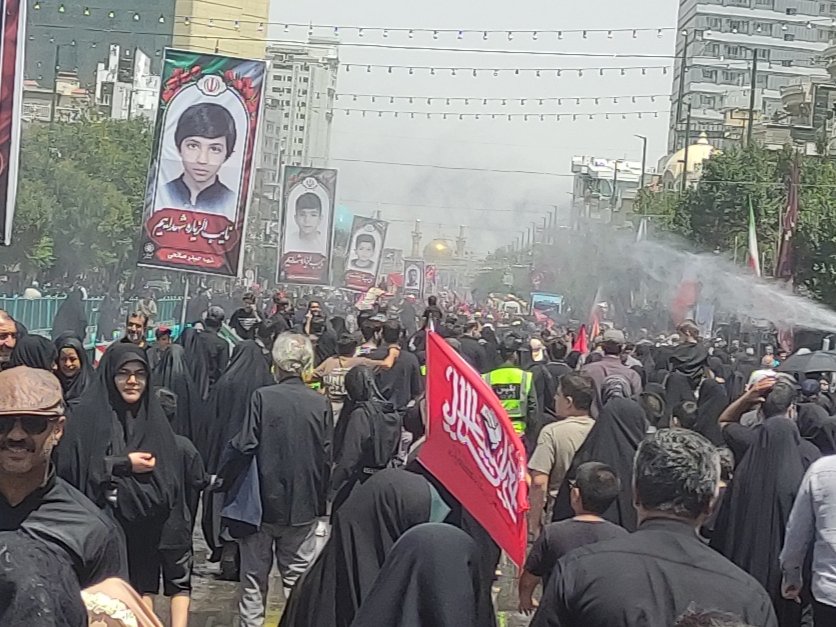MeMountain405's tweet photo. اولین قدم تا آخر مسیر، فقط یک صدا شنیده می‌شد؛ «یا حسین (ع)»... ذکری که خستگی رو از تن همه می‌برد. #جاماندگان_اربعین https://t.co/QA4nmDKpjZ