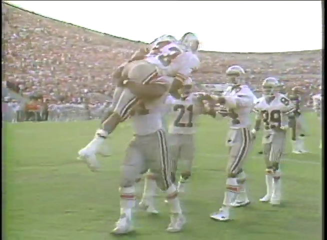 Collectosaur's tweet photo. Today's #AmericanFootballPreservationProject post sees Week 1 of the 1984 #USFL Season join the catalog - enjoy!
https://t.co/fWYwkBUK8Y
https://t.co/aj16NIJitt
#AFPP #Panthers #Invaders #Stars #Vintage #Football #AmericanFootball #FootballHistory #Free #NoAds https://t.co/kr17q8ATRf