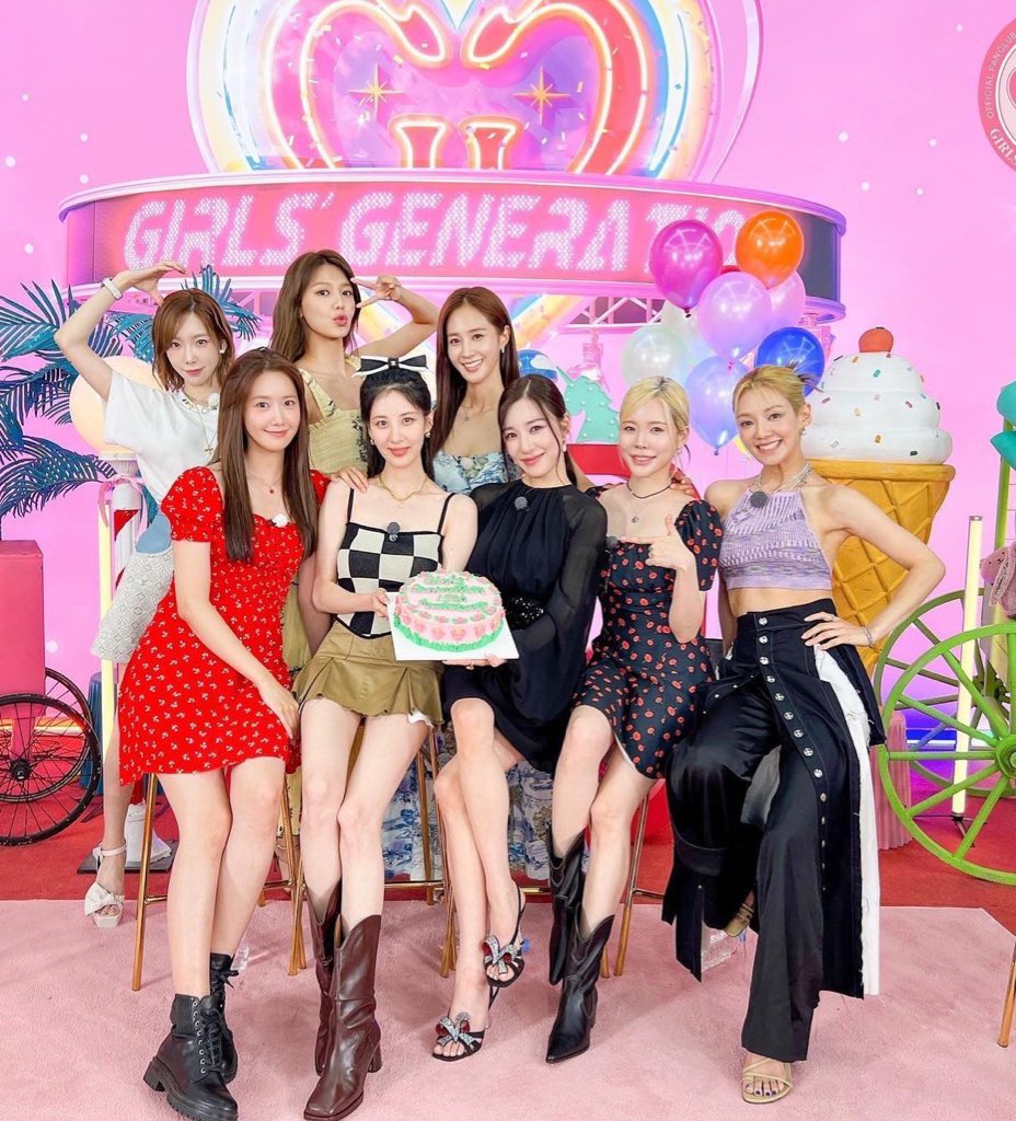 snomelruos's tweet photo. happy 19th anniversary my girls🩷 
forever and always, my fav and number 1 group ever! https://t.co/CPx1R0E4eB