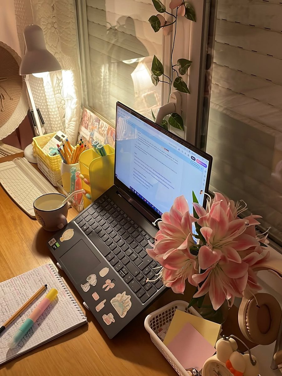 islaboards's tweet photo. my cozy study corner https://t.co/PJ5LPoGlQQ