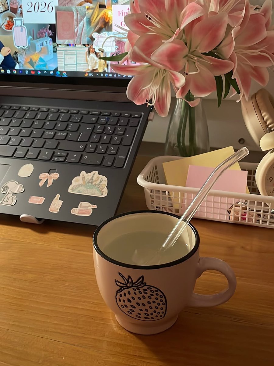 islaboards's tweet photo. my cozy study corner https://t.co/PJ5LPoGlQQ