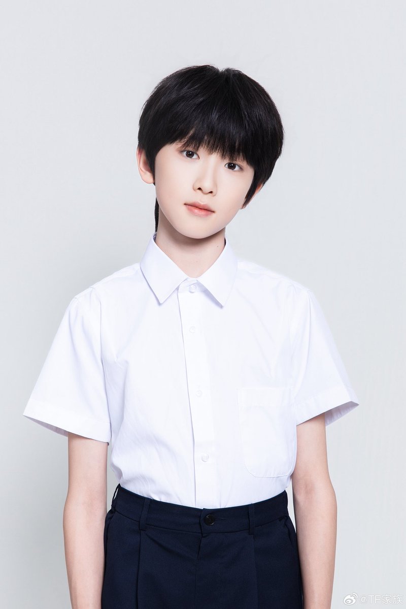 jesinyourheart's tweet photo. ✿ ประวัติส่วนตัว —— #赵俊羽 #zhaojunyu #จ้าวจวิ้นอวี่ #TFFAMILYGEN5 

ชื่อ : จ้าวจวิ้นอวี่ 赵俊羽
ชื่อเล่น : เสี่ยวอวี่ ( จริง ๆ ไม่มีชื่อเล่นน้องตั้งขึ้นมาเอง )
วันเกิด : 2014/08/24
อายุ : 11 ปี
งานอดิเรก : ฟังเพลง ร้องเพลง เล่นบอร์ดเกม
ความสามารถพิเศษ : ร้องเพลง เต้น

( 01 ) https://t.co/apGdlERDlE