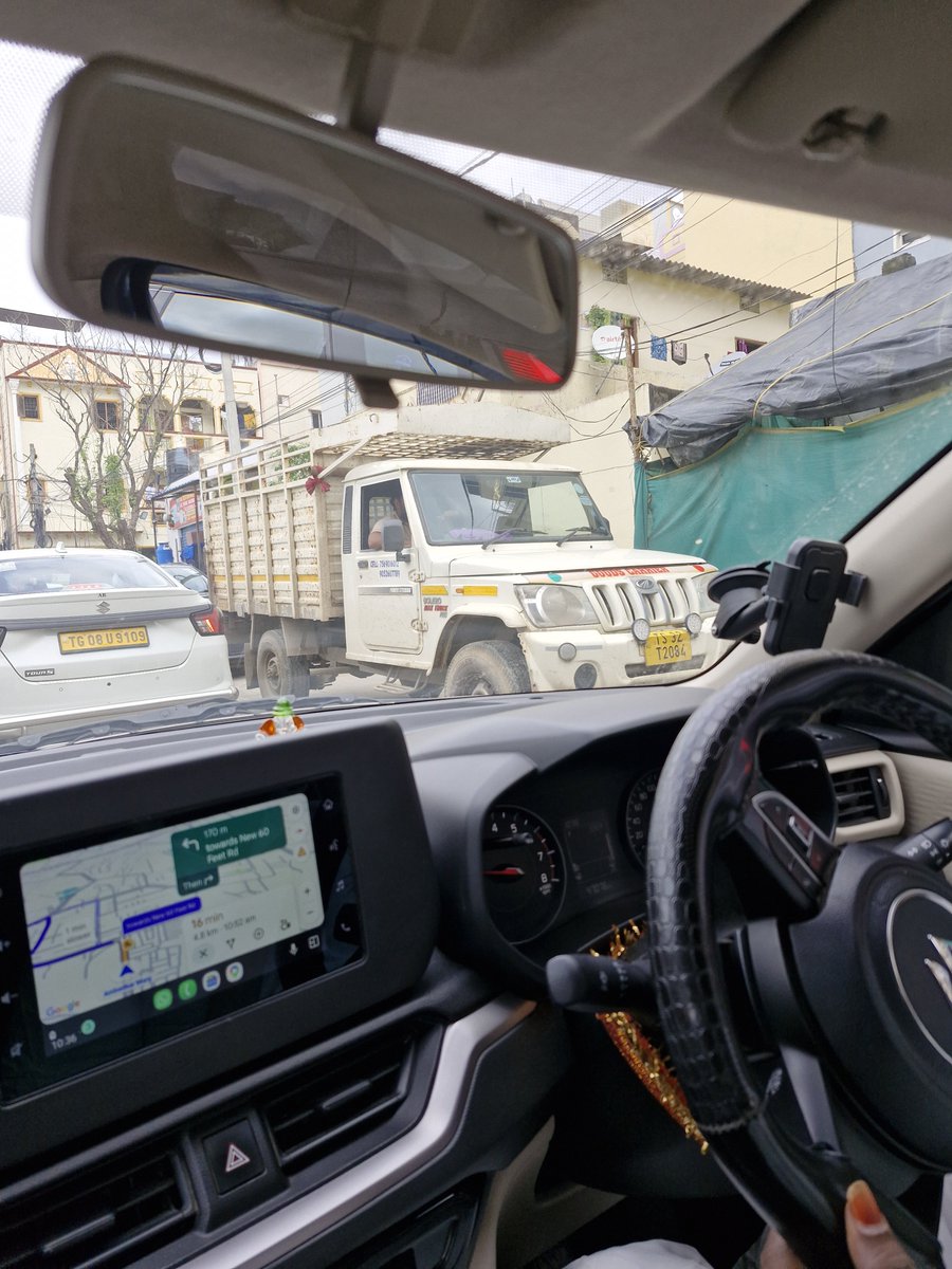 Praful_0666's tweet photo. @CMC_Offcl @MC_Cyberabad @cyberabadpolice @CYBTRAFFIC 

Every day, 15 minutes are wasted!

 I request the traffic police to make it one-way and the CMC to remove water and add concrete so that the flow will be easy.

 Location: Kohinoor Towers towards Sravya Apartment. 🚦🚧 https://t.co/1PICFygR20
