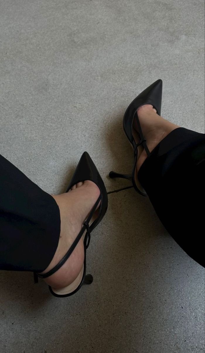 MistressMehwish's tweet photo. Dm me losser
Aa jao dogs 
Tribute kroo Malkin ko ..
💸💵👑🐕‍🦺 https://t.co/7n8Ws4zYWr