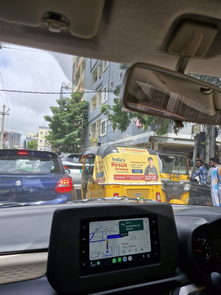 Praful_0666's tweet photo. @CMC_Offcl @MC_Cyberabad @cyberabadpolice @CYBTRAFFIC 

Every day, 15 minutes are wasted!

 I request the traffic police to make it one-way and the CMC to remove water and add concrete so that the flow will be easy.

 Location: Kohinoor Towers towards Sravya Apartment. 🚦🚧 https://t.co/1PICFygR20
