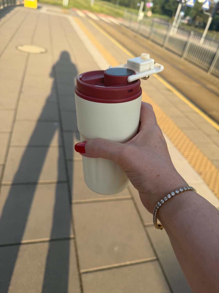 arlwarska's tweet photo. Dzień dobry:)
Drogę do pracy zamieniam w przyjemność:)
Deszcz też załatwiłam, jeszcze jakieś życzenia? https://t.co/98UvNamOXj