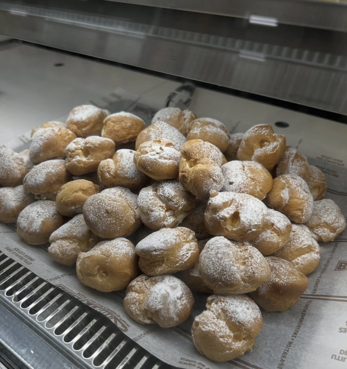 a_gcafe's tweet photo. 11日(火)まで近鉄百貨店上本町店にてAGdonuts出店中！

米粉ドーナツほか新商品・カリッもちっ食感！米粉チュロスも販売中♪

明日6日(木)限定✨
💕米粉のプチシュー販売します💕
数量限定ですのでお早めに🏃‍♀️

みなさまのご来店お待ちしております🙇‍♀️

Instagramも要チェック👇
https://t.co/ih0Dtcatxk https://t.co/KUQOC4AGVN