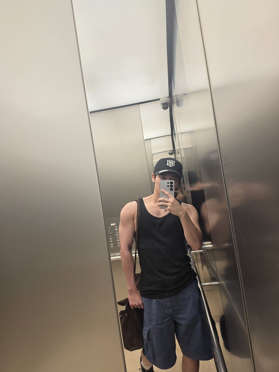 berryhour's tweet photo. Just a mirror selca 🤳 #Berry #berryz https://t.co/h9VZ9SU4nU