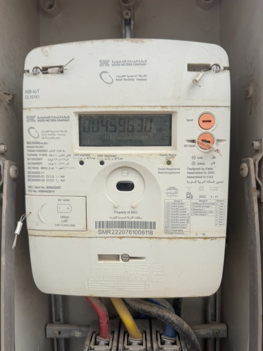 al_wathlan's tweet photo. @SaudiEnergyCare @Amanatalriyadh 
السلام عليكم ارجو النظر بشكل عاجل لهذا الامر الخطير كيابل على الارض ممدوده بدون حمايه وهو مكان للماره https://t.co/HB7575CJzU
