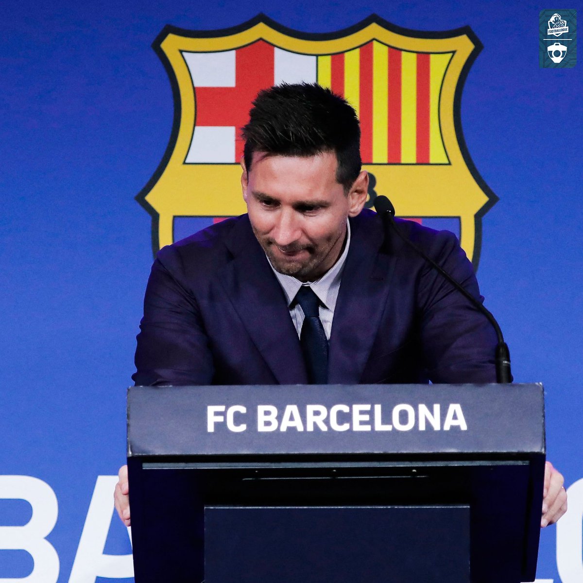 Footballogue's tweet photo. 𝗜𝗹 𝘆 𝗮 𝟱 𝗮𝗻𝘀, 𝗟𝗶𝗼𝗻𝗲𝗹 𝗠𝗲𝘀𝘀𝗶 𝗤𝗨𝗜𝗧𝗧𝗔𝗜𝗧 𝗟𝗘 𝗙𝗖 𝗕𝗔𝗥𝗖𝗘𝗟𝗢𝗡𝗘 ! 👋🔴🔵

Victime de la crise financière du club, le Barça se 𝘀𝗲́𝗽𝗮𝗿𝗮𝗶𝘁 𝗱𝗲 𝘀𝗼𝗻 𝗽𝗹𝘂𝘀 𝗴𝗿𝗮𝗻𝗱 𝗷𝗼𝘂𝗲𝘂𝗿 𝗮𝗽𝗿𝗲̀𝘀 𝟮𝟭 𝗮𝗻𝘀 !

Le bilan de l'Argentin depuis :

🏆 𝗖𝗼𝘂𝗽𝗲 𝗱𝘂 𝗠𝗼𝗻𝗱𝗲 2022 et finale Coupe du Monde 2026
🌕 x1 𝗕𝗮𝗹𝗹𝗼𝗻 𝗱'𝗢𝗿
🇫🇷 PSG : 𝘅𝟮 𝗟𝗶𝗴𝘂𝗲 𝟭, x1 Trophée des Champions
🇺🇸 Très belles stats en 3 saison avec l'Inter Miami : 𝟭𝟬𝟱 𝗺𝗮𝘁𝗰𝗵𝘀, 𝟵𝟬 ⚽ 𝗲𝘁 𝟱𝟭 🎯

Et son fameux mouchoir apparemment vendu aux enchères par un anonyme pour plus d'1M de dollars... 😭

On se demandera toujours ce qui se serait passé s'il était resté en Catalogne...