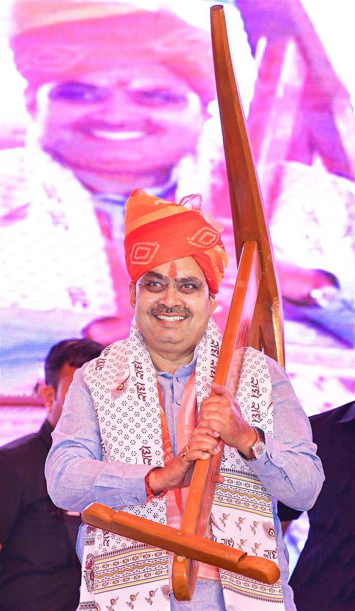 DIPRRajasthan's tweet photo. अन्नदाताओं के लिए संकटमोचक बनी प्रधानमंत्री फसल बीमा योजना

देश में सबसे अधिक राजस्थान में हुआ एक करोड़ हेक्टेयर फसली क्षेत्र का बीमा

प्रदेश के 62 लाख 58 हजार किसानों की मजबूत ढाल बनी योजना

डबल इंजन सरकार की नीतियों का दिख रहा असर

https://t.co/eAuvQVxFBj https://t.co/e9pzrjZW8W