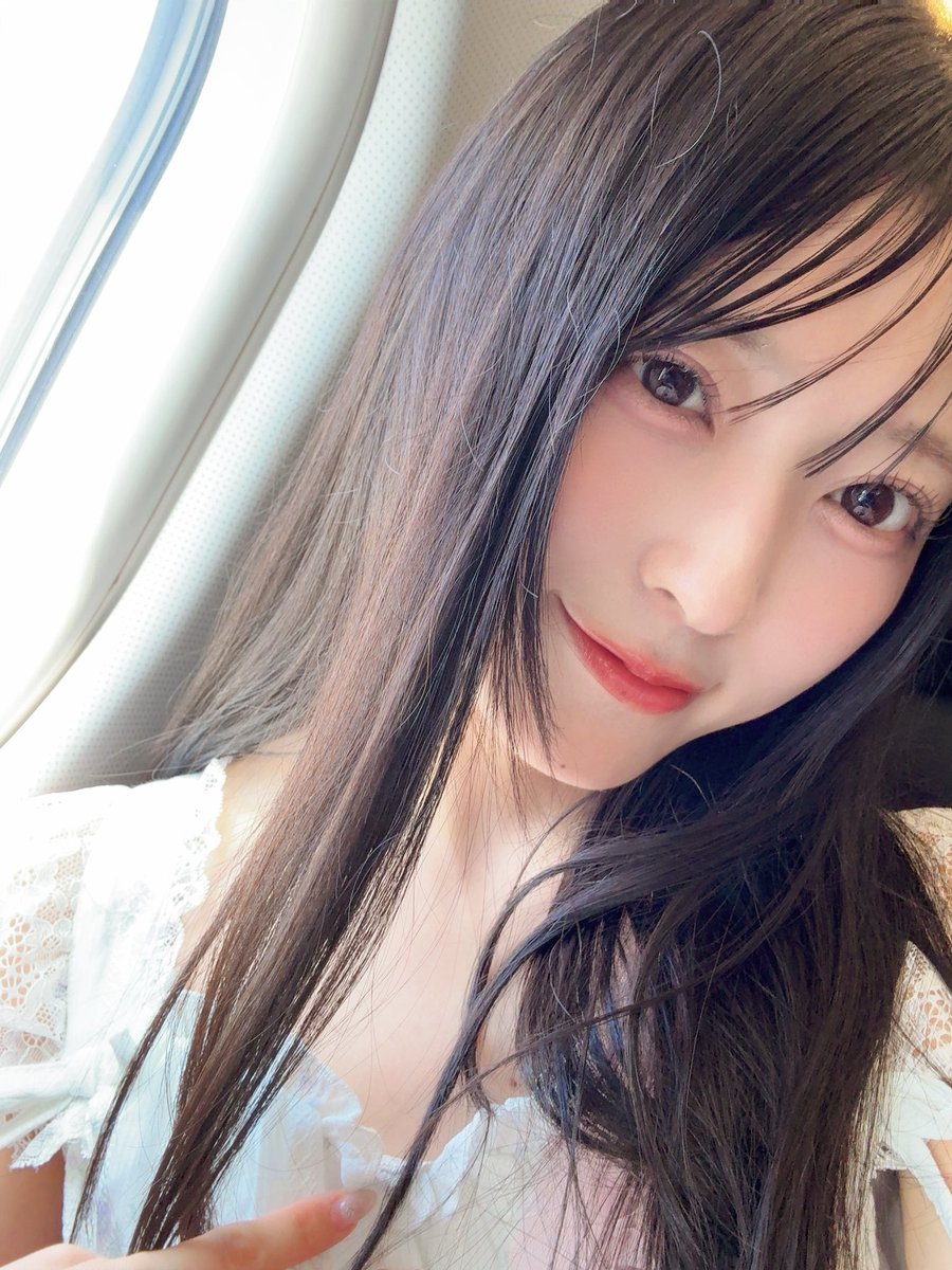 airi_sato0624's tweet photo. 飛行機は景色が見える窓側が好きです🌟🌙 https://t.co/tRq4w5kn70