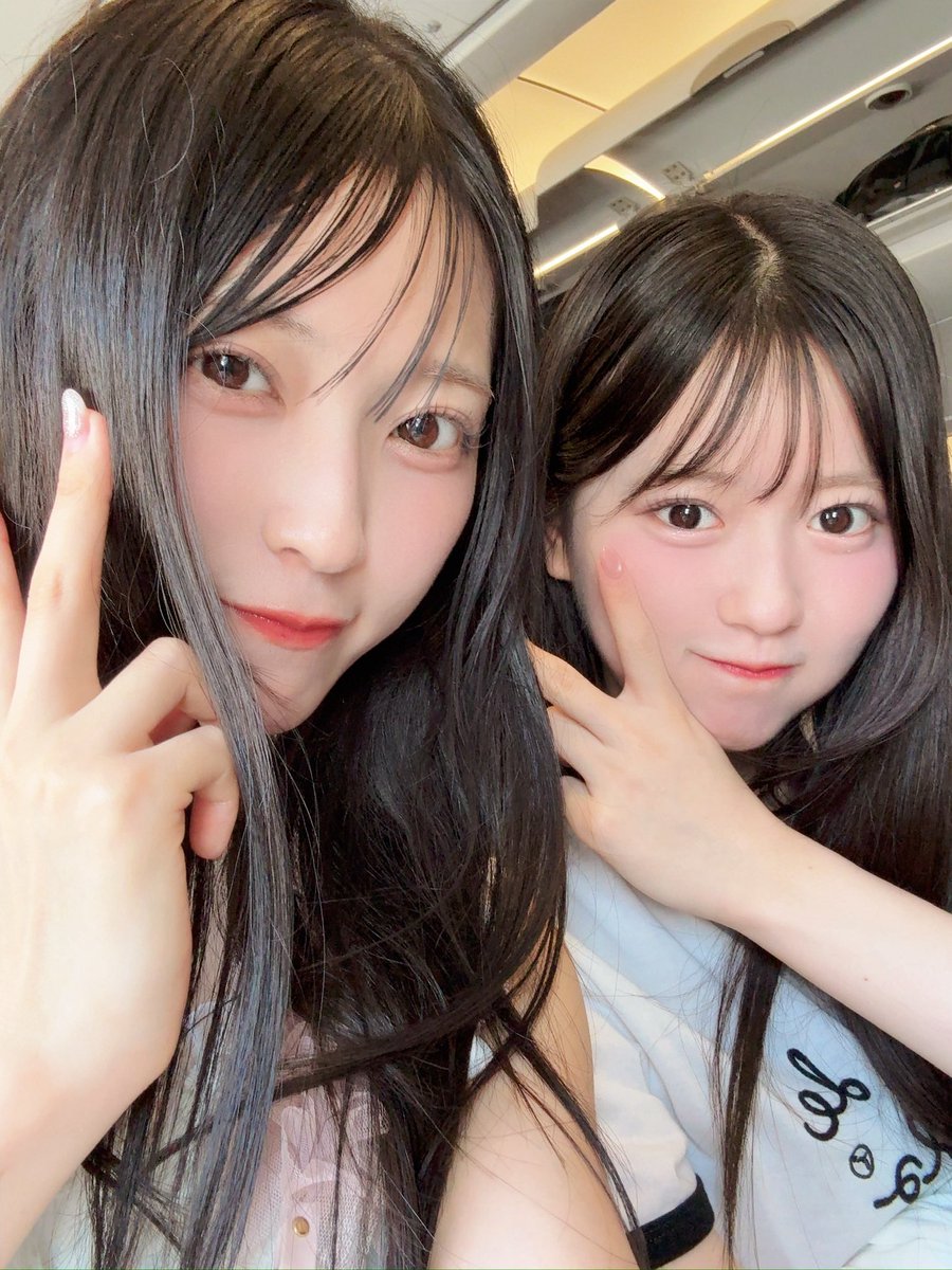 airi_sato0624's tweet photo. 飛行機は景色が見える窓側が好きです🌟🌙 https://t.co/tRq4w5kn70