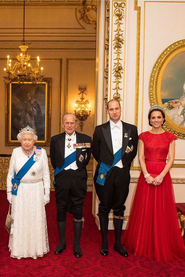 GlobalVerdict_0's tweet photo. 👑 The British Royal Family has shaped history for generations.
Do you think the monarchy still plays an important role today?

A) Absolutely 🇬🇧
B) Time for Change 👇 https://t.co/Qsd027byev