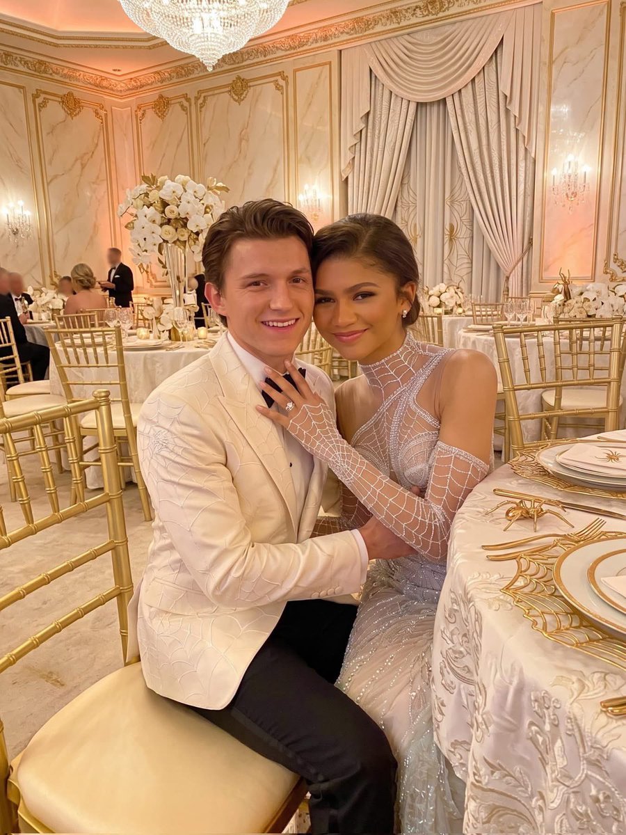 MomosKiMaa's tweet photo. Tom Holland &amp; Zendaya. THE DAY THEY GOT WEDDED❤️💍 https://t.co/Q06Aj5UfiP