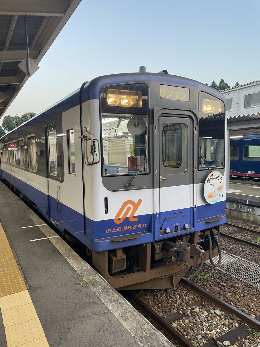 itimi34OH's tweet photo. 穴水着！ここからは今日初めて鉄道を使います
シートが阪和線みたいですね https://t.co/BS7yaq3ddq