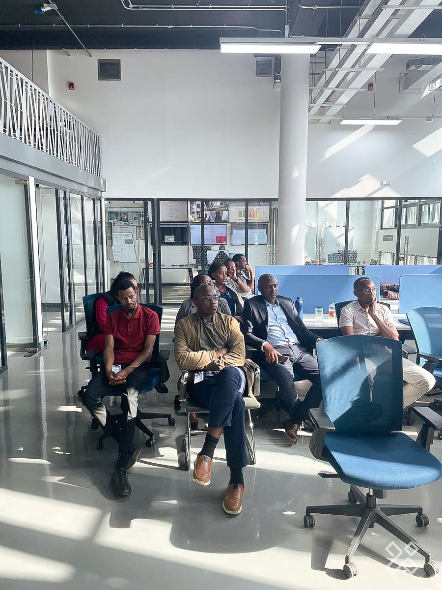 PAIXDataCentres's tweet photo. The PAIX Group, including teams from Ghana, Kenya, and Senegal, came together for our quarterly Baobab Session to understand the company’s financial workflow.
This insightful session highlighted the importance of cross-functional collaboration.
#paixdatacentres #teamwork https://t.co/huiLtYf3KH