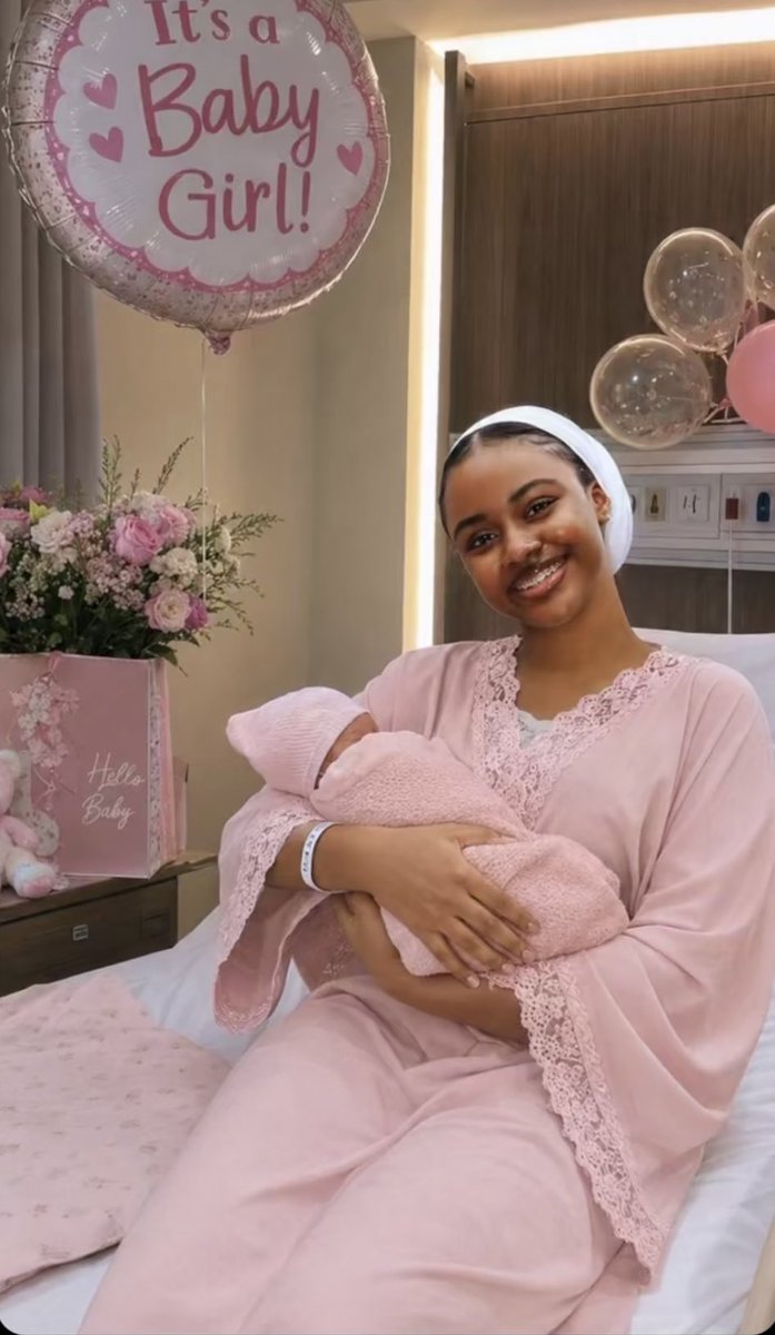 Gurly__m's tweet photo. Safeera Abba has given birth!
baby Ayam❤️is here💕💕
Online inlaws😂say Masha Allah https://t.co/jGme57abf1