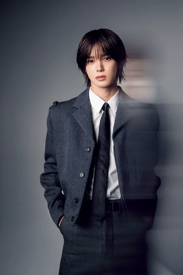 cinema_cafe's tweet photo. 実写『ブルーロック』綱啓永＆Kの“裏表紙”、高橋文哉らグラビア公開　「週刊少年マガジン」36.37合併号発売中
https://t.co/ksZEdfeYzZ

#ブルーロック https://t.co/2ejTw7TCdT