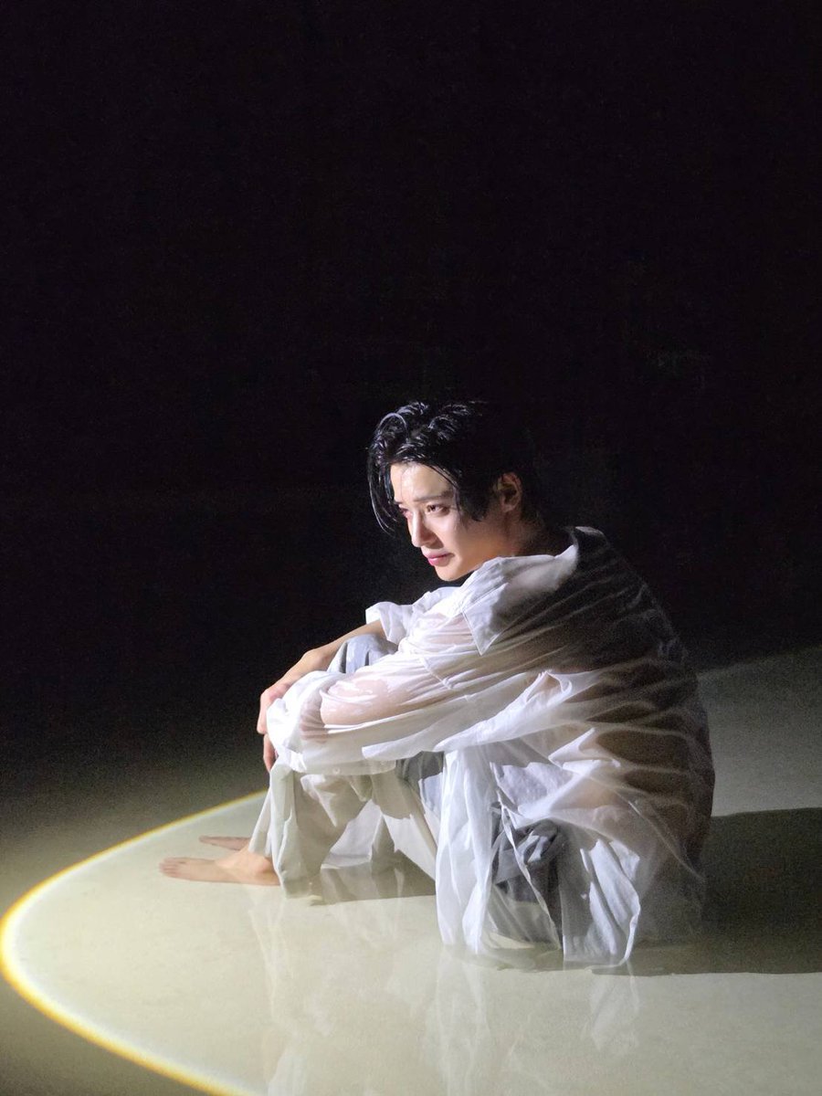 fuyunomio_1st's tweet photo. #Butterfly 撮影を覗き見🦋
┈┈┈┈┈┈┈🦋┈┈┈┈┈┈┈
FC限定版表紙カットは夜のプールで撮影されました🌙
楽しそうに泳いでいる冬野さんの姿も🏊✨

#冬野心央 https://t.co/a5bJH3dnAA