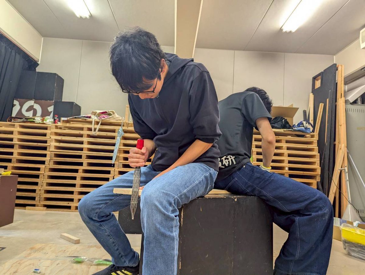 ibdienken's tweet photo. 茨城大学演劇研究会です！

夏公演に向けて、舞台作業が着々と進んでおります！
今回はその様子をお届け👀

チケット発売中です🎫

#茨大演研
#茨大演研2026夏公演 https://t.co/myjqc7ODgv
