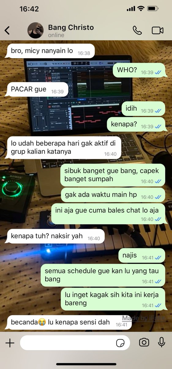 hanievol's tweet photo. gale lagi sibuk maksimal

(strange little fan ; hyunsung au) https://t.co/ZYOwF2qBvb