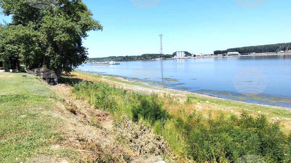 BTAnewsENG's tweet photo. #BulgarianNews
💣 Military personnel from #Vratsa neutralized hazardous #unexploded ordnance at four separate locations in end-July and early August, three of which became visible due to the #low water level of the #Danube River.
Read more in the comments. 👇 https://t.co/HkUJ1EUSu7