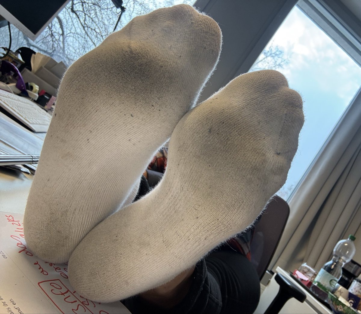 ShalimarHerrin's tweet photo. Worn socks wanted?
Wallet Drain till emptyness?
Feet content👣?
Piggies and Slaves without a Mistress out there…
Available right know 💕🥂 https://t.co/Mrg087P1OZ