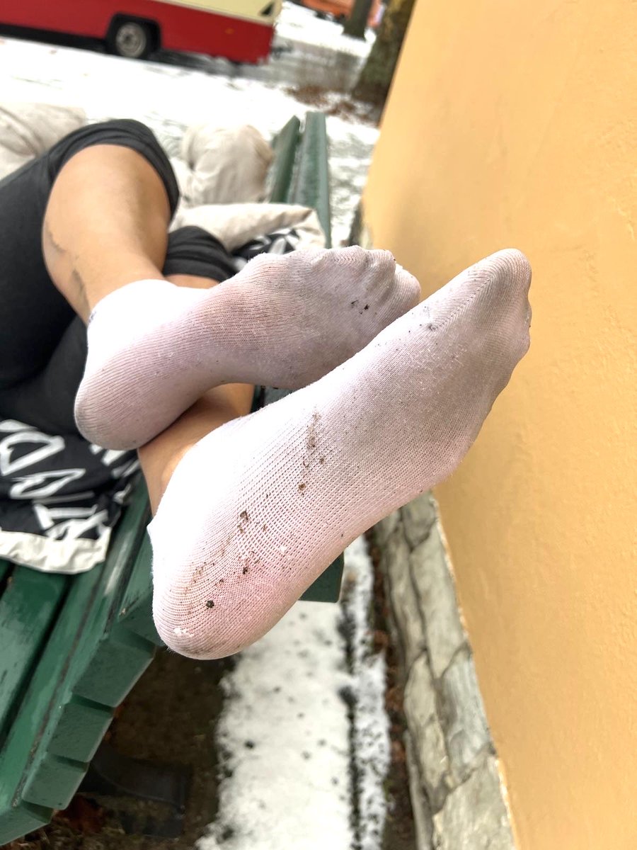 ShalimarHerrin's tweet photo. Worn socks wanted?
Wallet Drain till emptyness?
Feet content👣?
Piggies and Slaves without a Mistress out there…
Available right know 💕🥂 https://t.co/Mrg087P1OZ