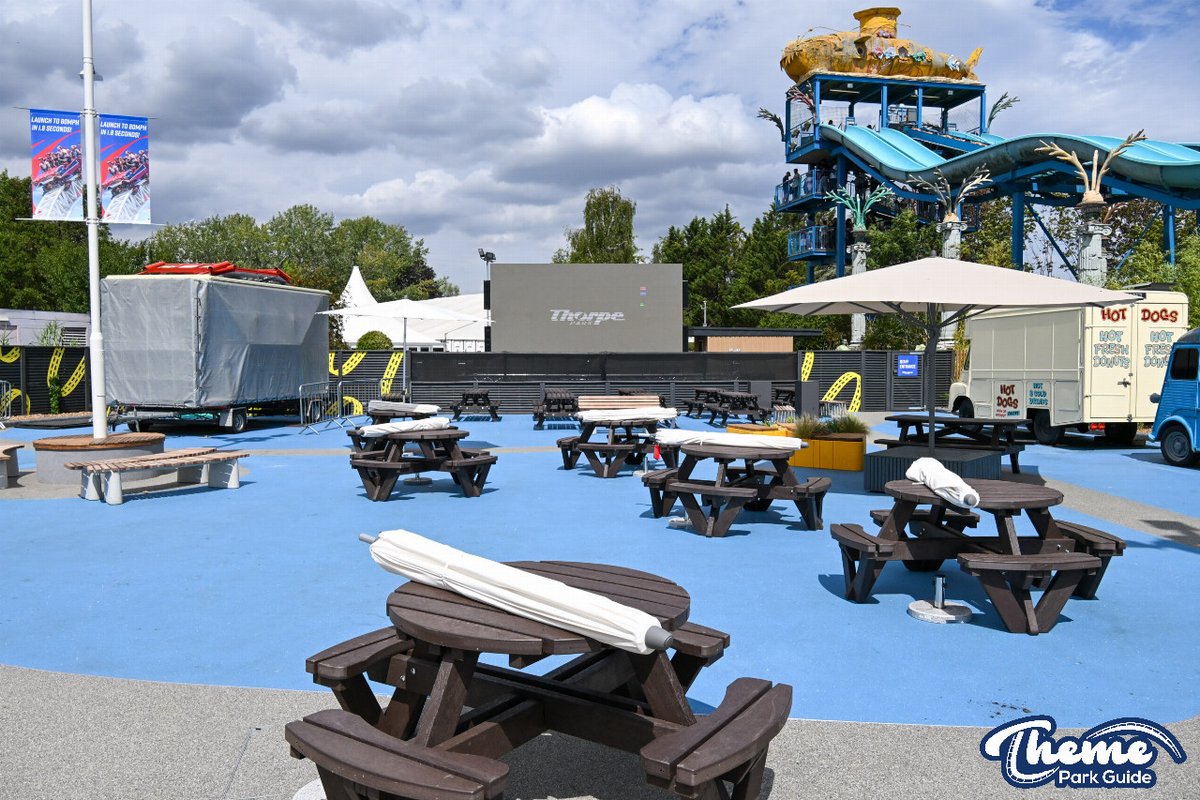 ThemeParkGuide's tweet photo. Thorpe Lates is being setup on Launch Pad, with more food trucks setting up and the area closed off.
#ThorpePark #ThorpeLates https://t.co/C4gp5Z1s8l