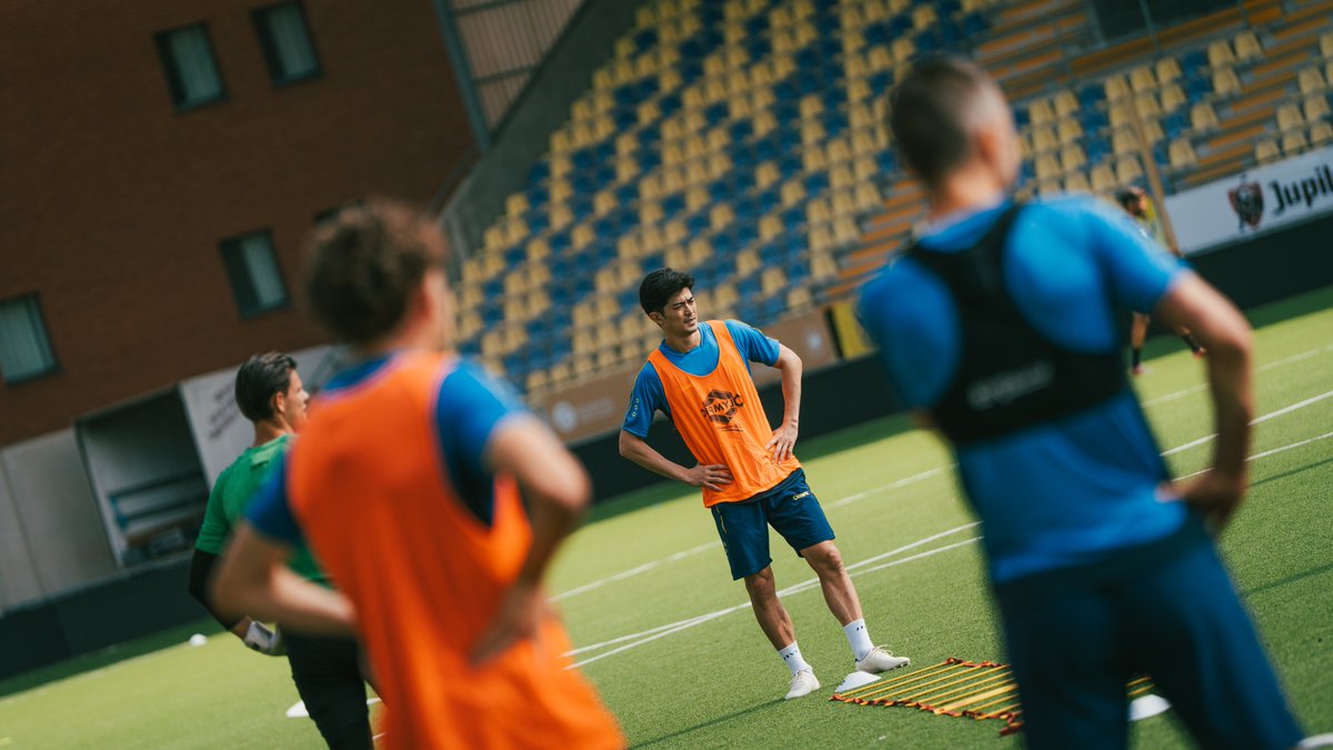 stvv's tweet photo. Welcoming back our Captain 🟡🔵 https://t.co/q4pfeJyHPh