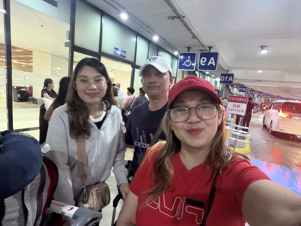 LadyApple77's tweet photo. Sydney, don’t cry. I’ll be back. 😜 But for now… back to Manila. NNext stop: hugs, food, and endless catch-ups. 💛✈️ Your MommyA is about to land soon! 🤣 Ready for takeoff. See you all in just a bit! So fast …. TouchDown 🙏🙏💛💛 Salamat @AkiEsquivel sa pagsundo. Ready na pong manuod.
#DustBiaLoveActually 💛💛